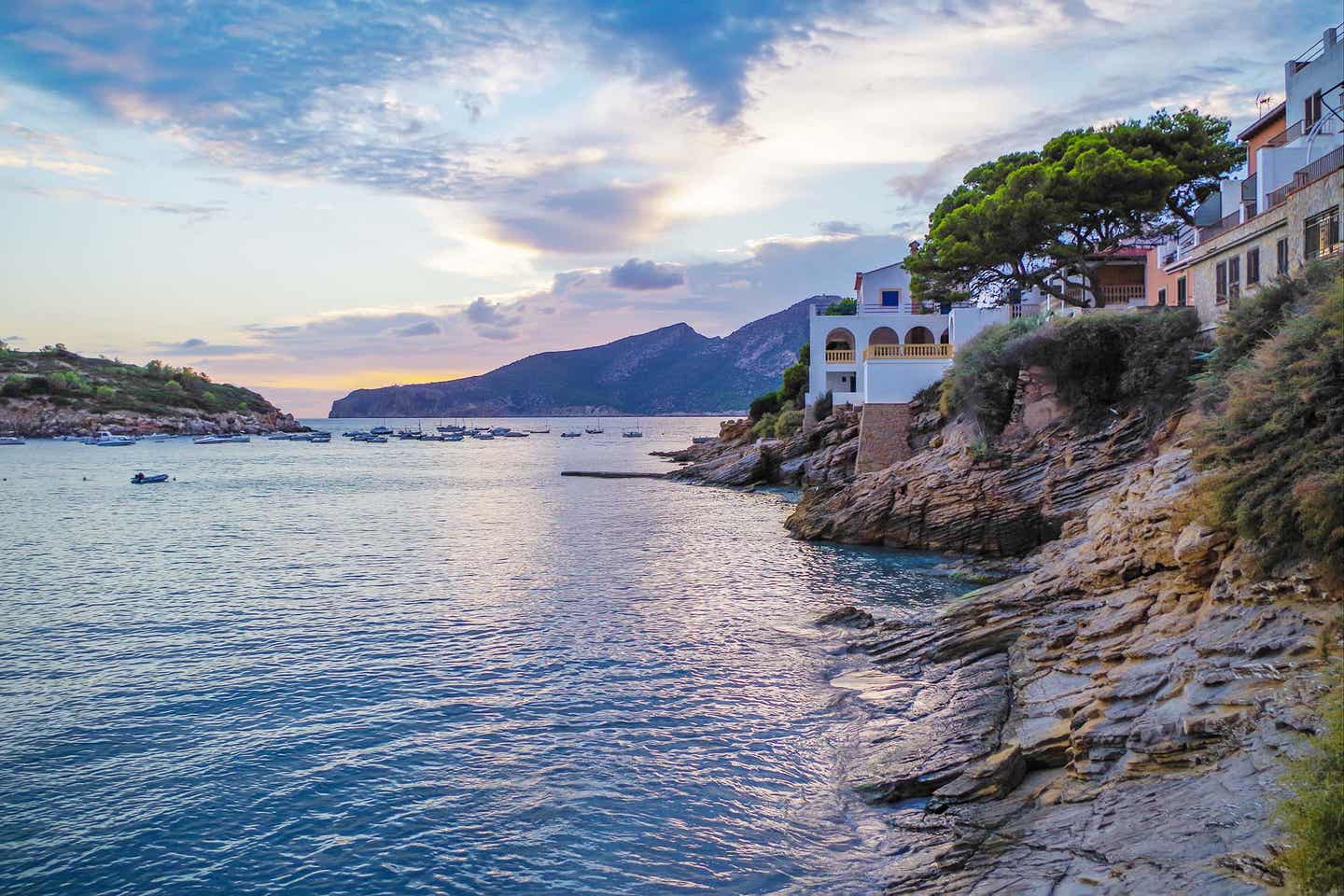 Sonnenuntergang an der Küste von Sant Elm auf Mallorca