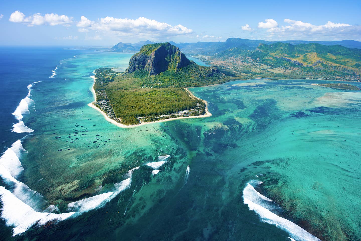 Vogelperspektive des Unterwasser-Wasserfalls vor Mauritius