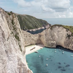 Griechenland-Zakynthos-Navagio-Beach-Felsen-g-1045338696_bearbeitet.jpg