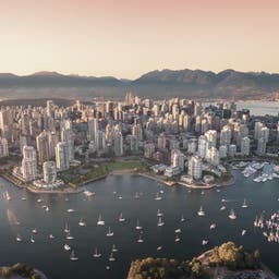 kanada-british-columbia-vancouver-skyline-lufaufnahme-sonnenaufgang-g-1453719521.jpg