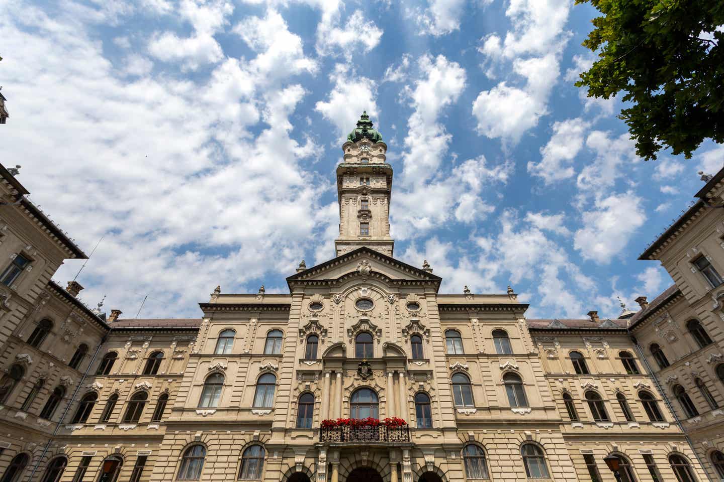 Urlaub in Ungarn – Rathaus von Györ