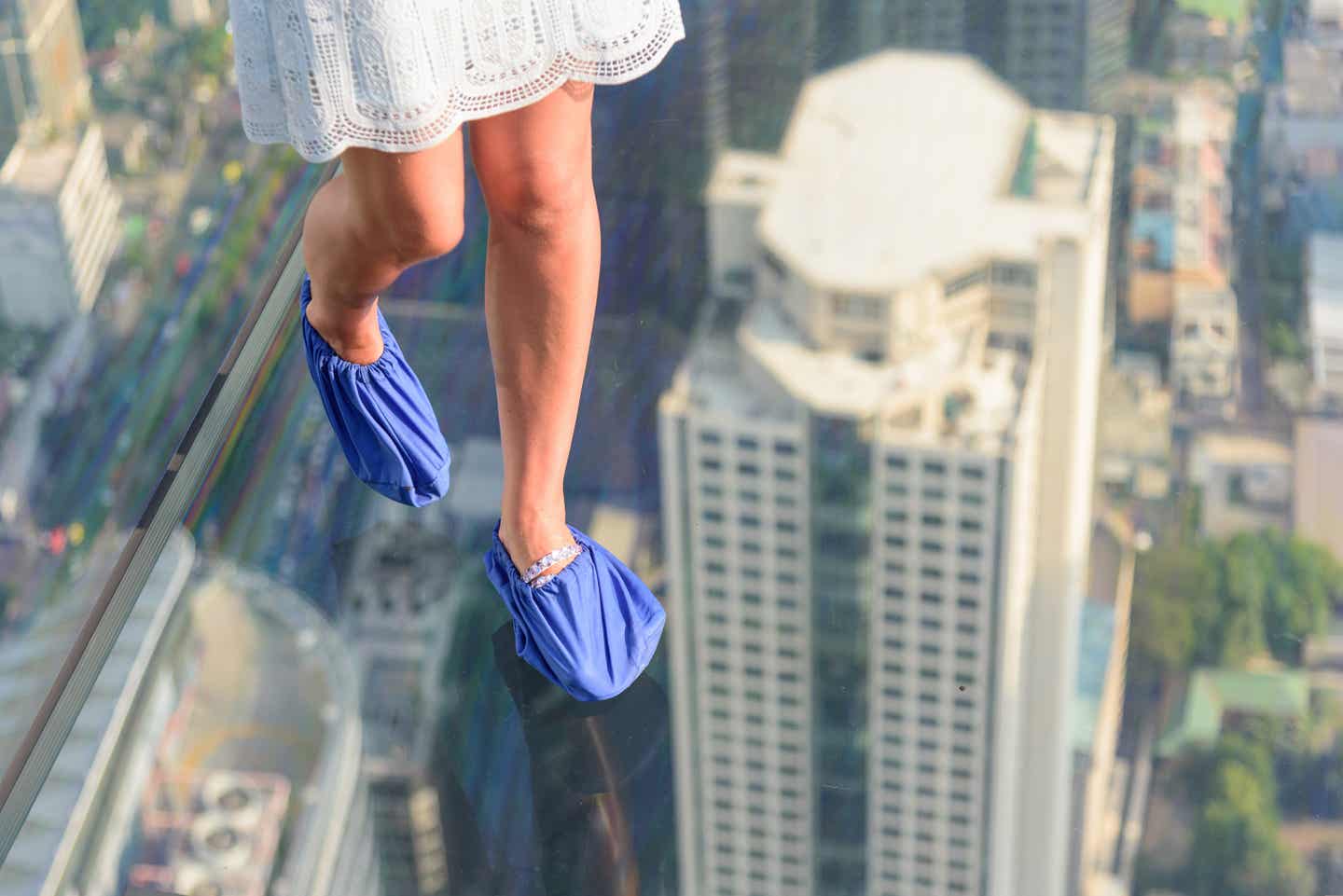 Frau auf dem Mahanakhon Skywalk