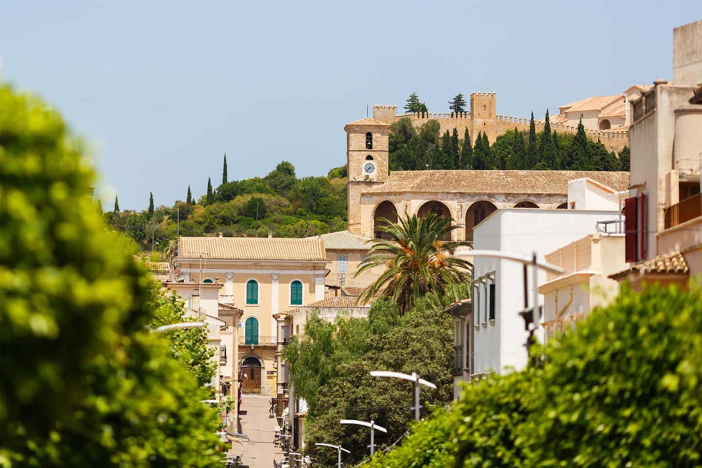 Turm der Sant Salvador-Kirche in Arta