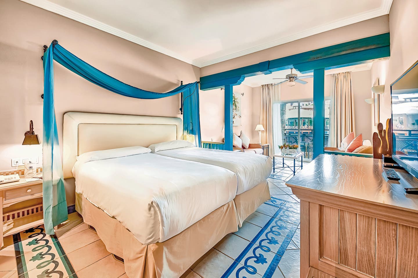 Wohnbeispiel Doppelzimmer Pool- oder Gartenblick