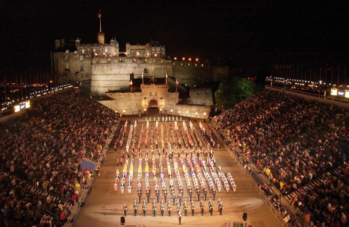 Royal Edinburgh Military Tattoo – Edinburgh Castle, Mitwirkende & Zuschauer