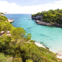 spanien-mallorca-cala-llombardes-g-498973268.jpg