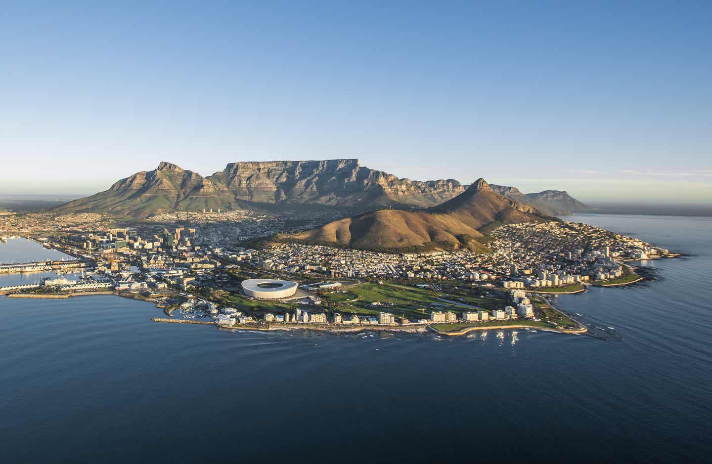 Urlaub in Südafrika – Luftbild von Kapstadt, Südafrika