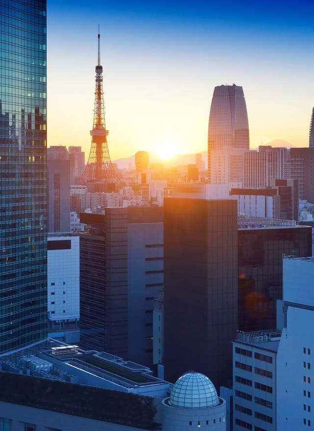 Tokio im Sommer Skyline von Tokio im Sommer bei Sonnenuntergang