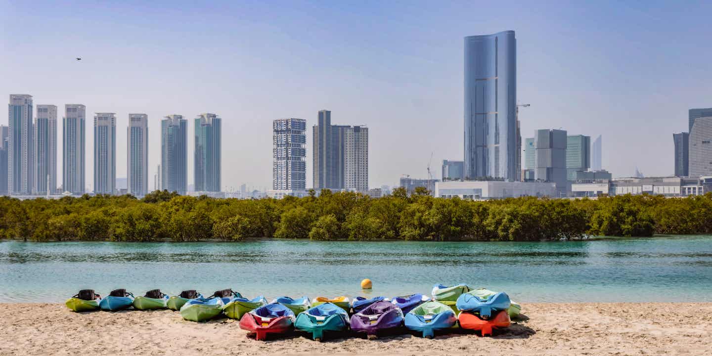 Kajaken durch die Mangroven in Abu Dhabi