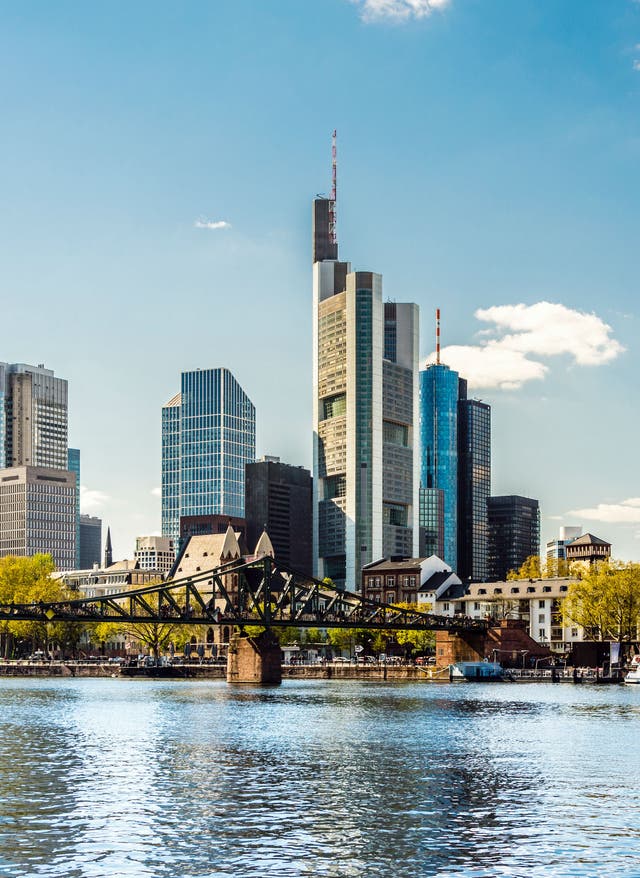 Zu den Angeboten Hotels in Frankfurt - Blick auf die Frankfurter Skyline