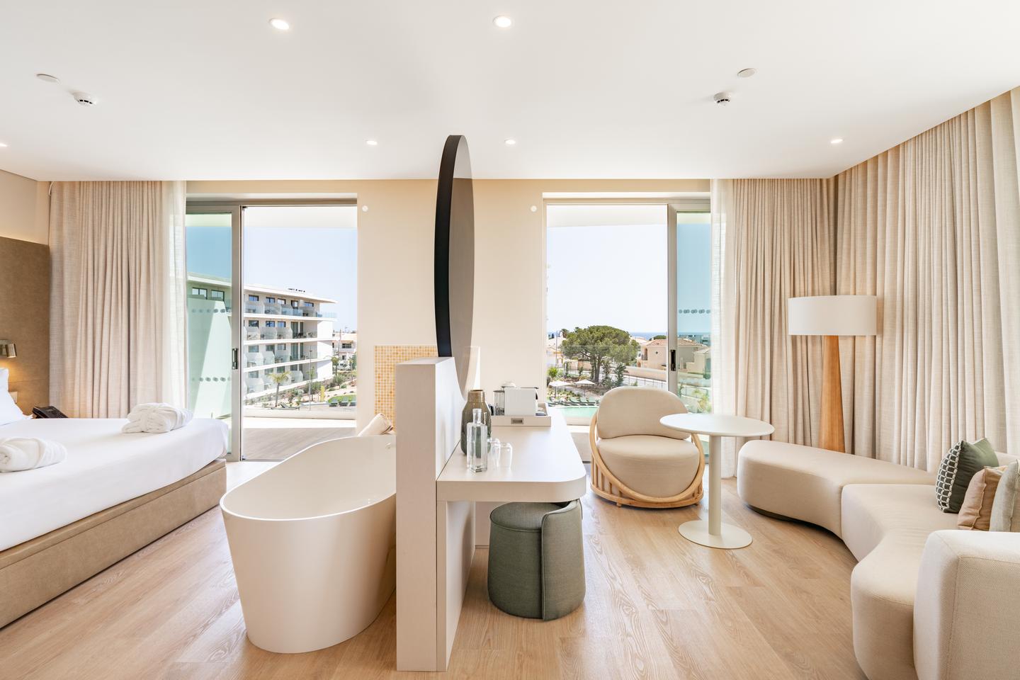 Wohnbeispiel Castelo Suite Terrasse Plunge Pool Meerblick