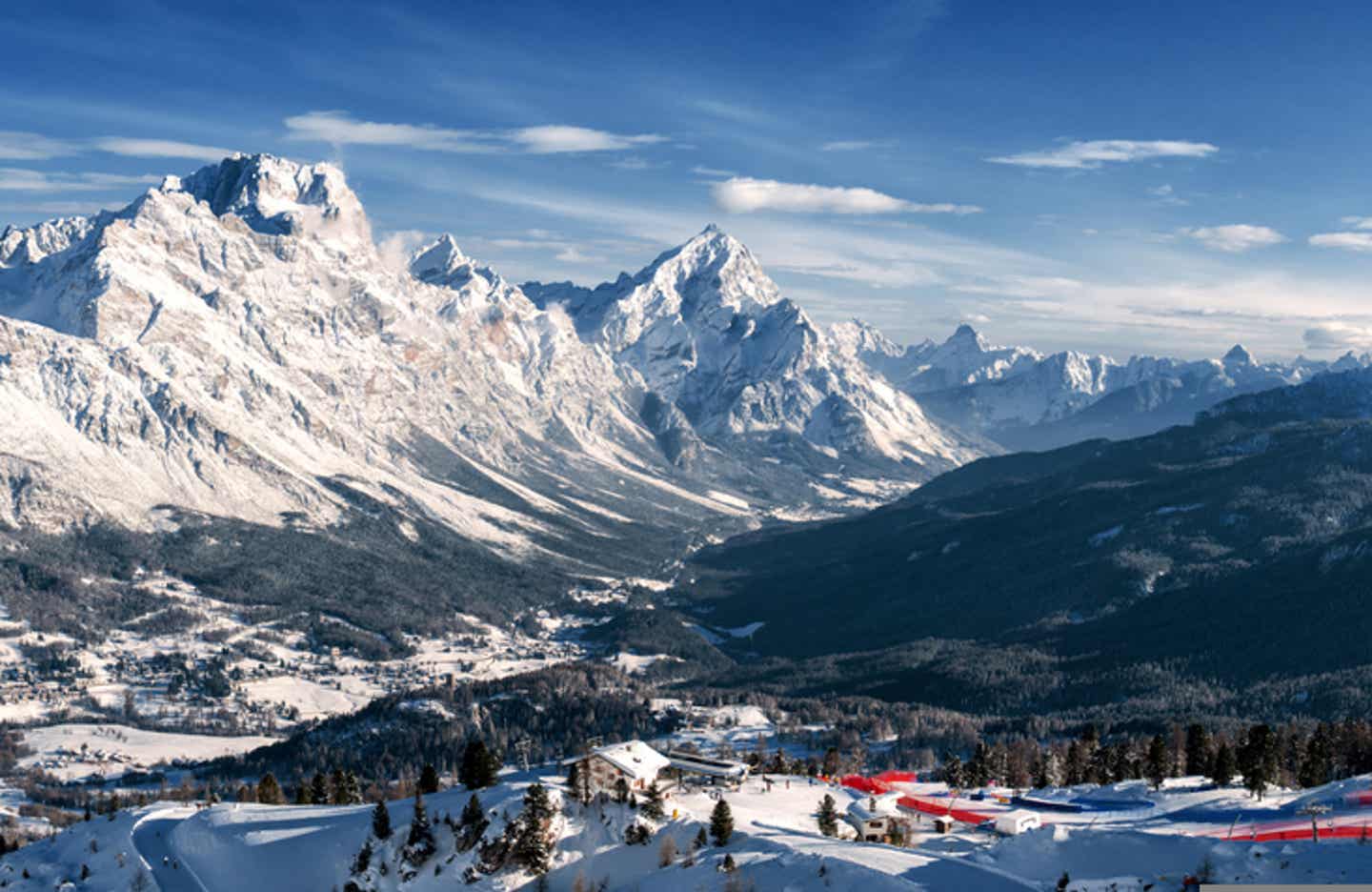 Gipfelkulisse der Dolomiten in Cortina