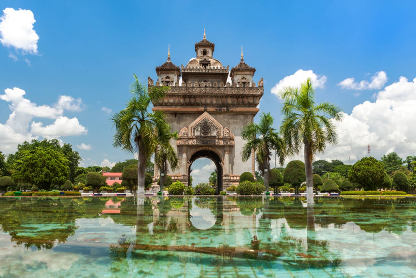 Rundreisen Laos: das Patuxai-Denkmal in Laos Rundreisen Laos: das Patuxai-Denkmal in Laos