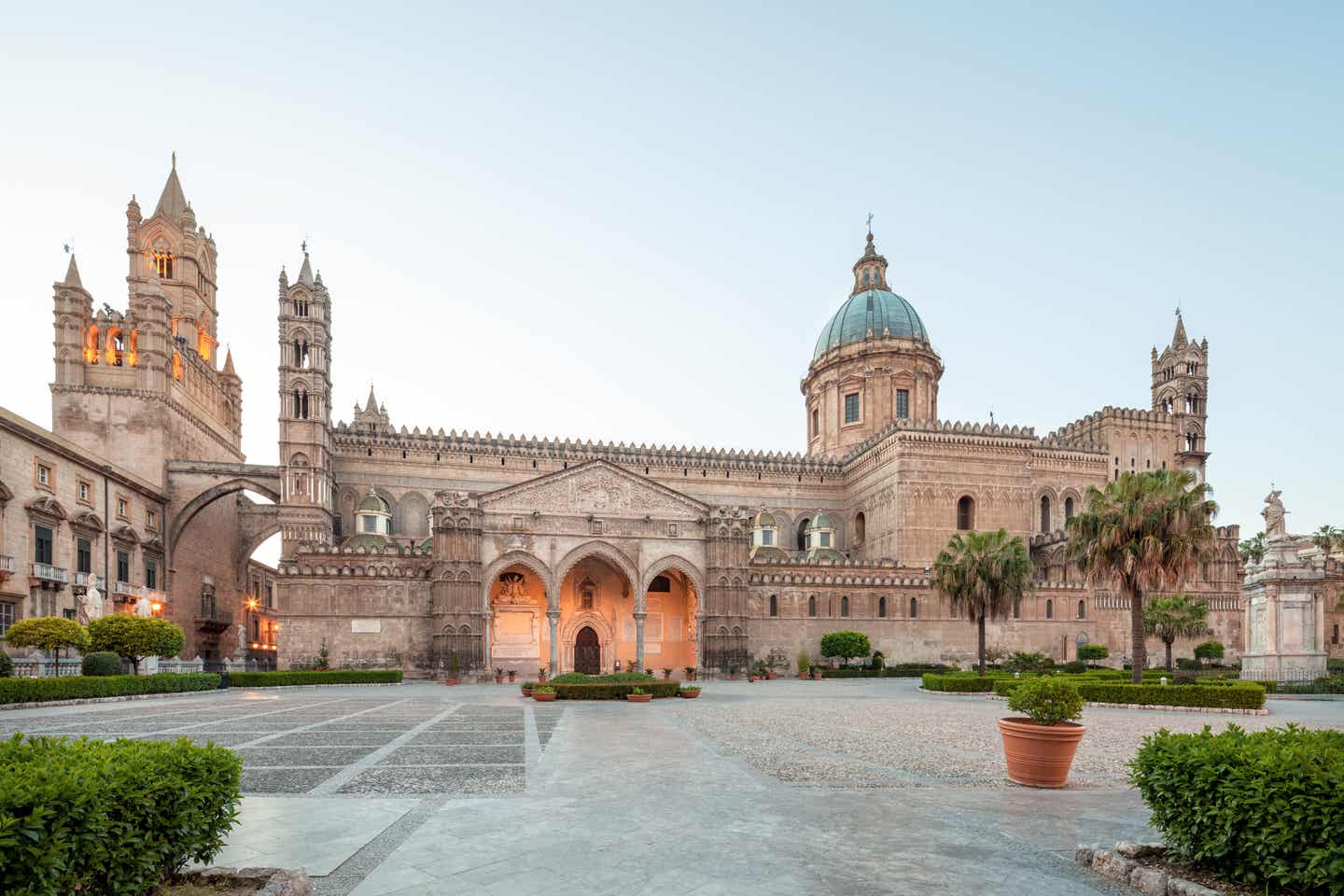Die beste Reisezeit Siziliens. Palermo-Cathedral in Sizilien