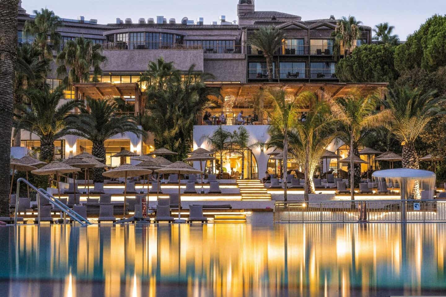 Aquapark Türkei Club Marvy mit Pool am Abend