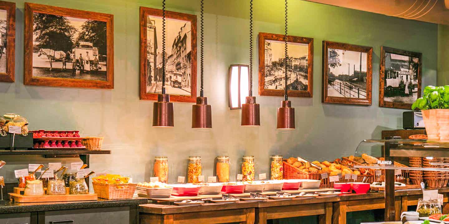 Schönste Hotels Berlin: Gestärkt in den Tag Frühstücksraum des Hotel AMERON Hotel ABION Spreebogen Waterside