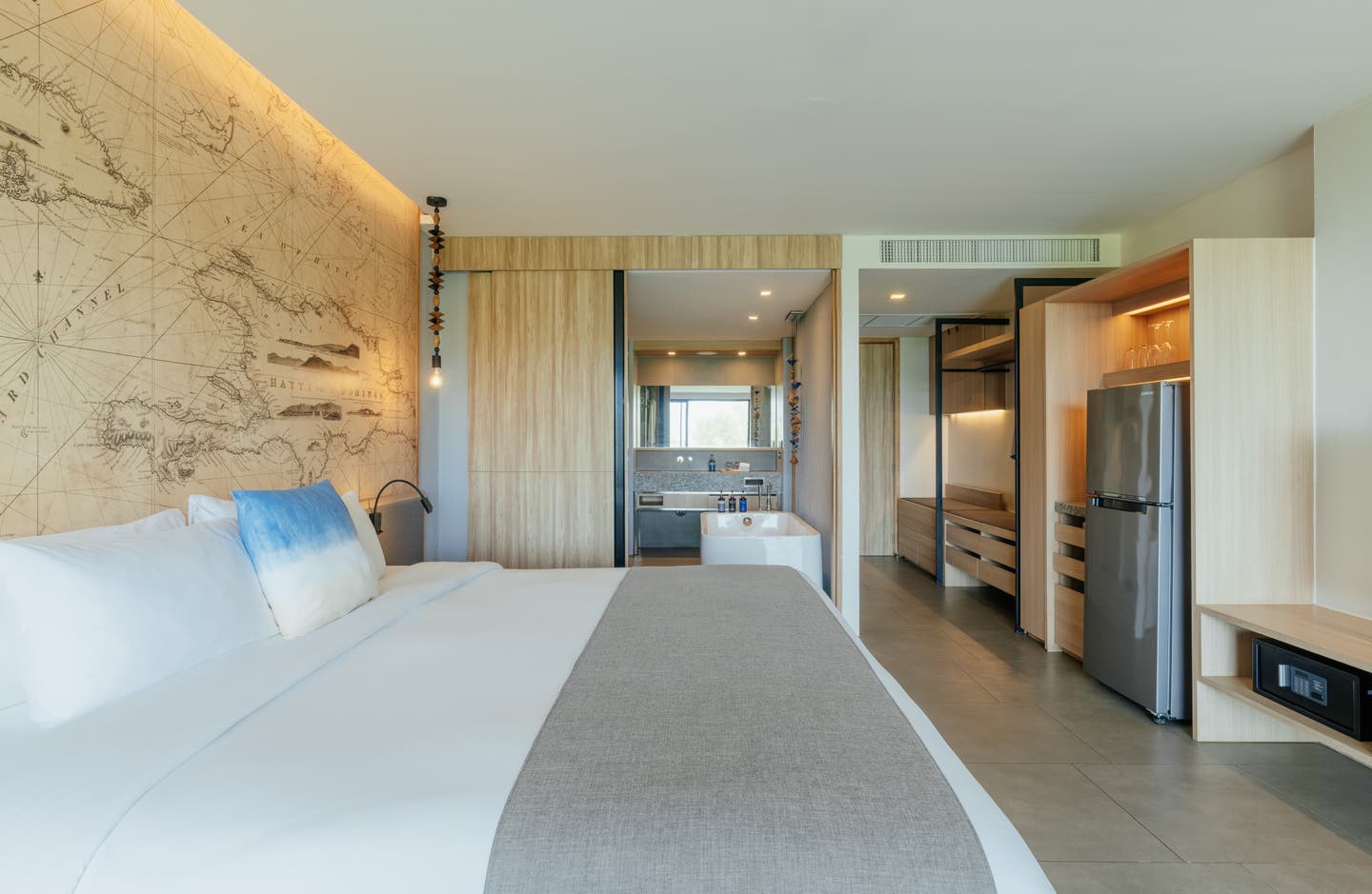 Wohnbeispiel für ein Deluxe-Poolside-Zimmer