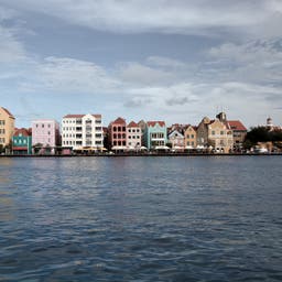 karibik-curacao-willemstad-punda-wasseransicht-g-156460505.jpg