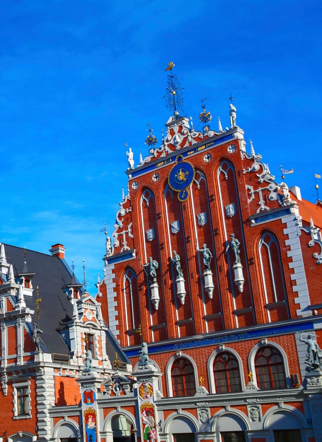 Rundreise buchen Mitesser Haus und St. Peter Kirche in Riga