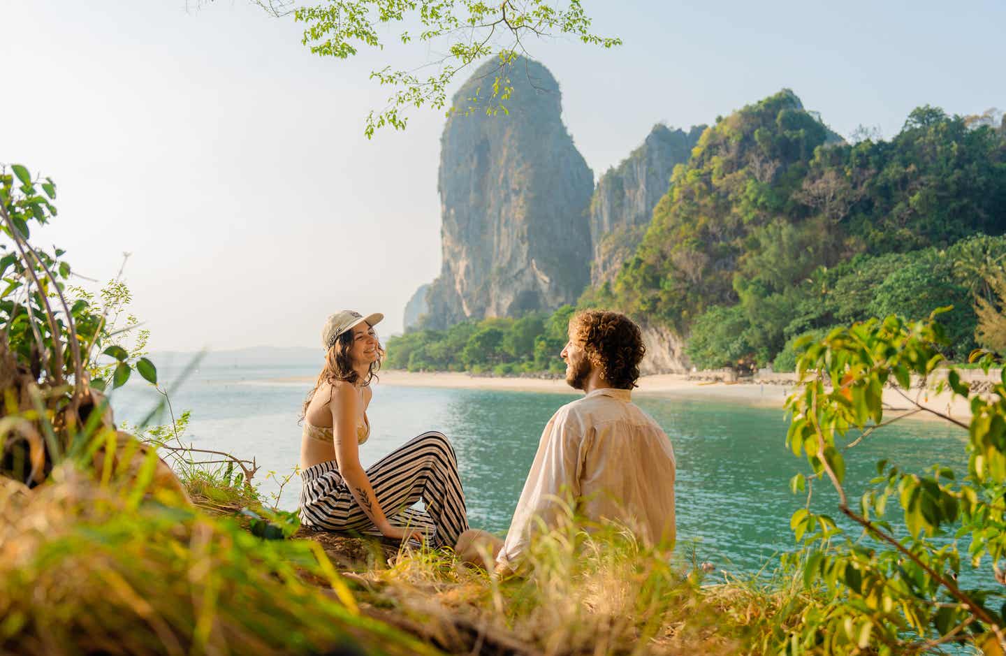 Heiraten beim Inselhopping in Thailand: Pärchen unterwegs