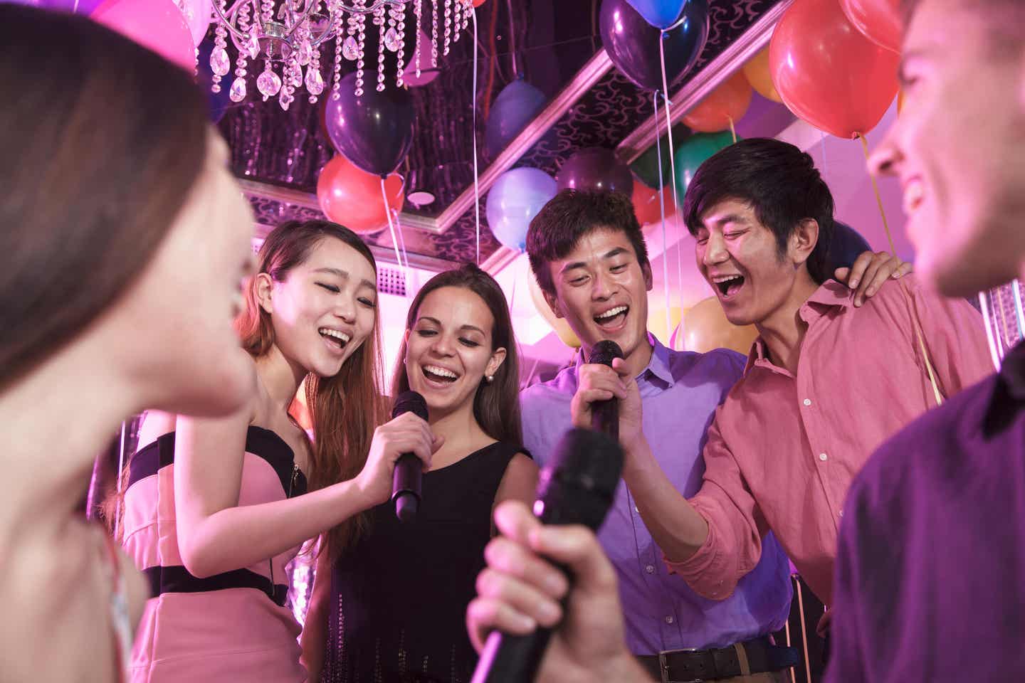 Besuche in Karaoke-Bars sind sehr beliebt
