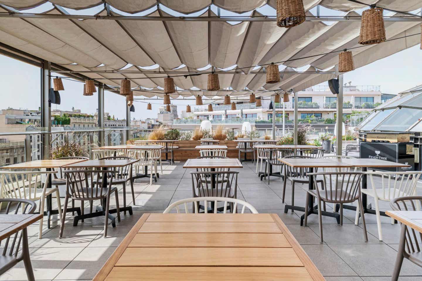 Schönste Hotels Barcelona: Dachterrasse des Gran Hotel Havana