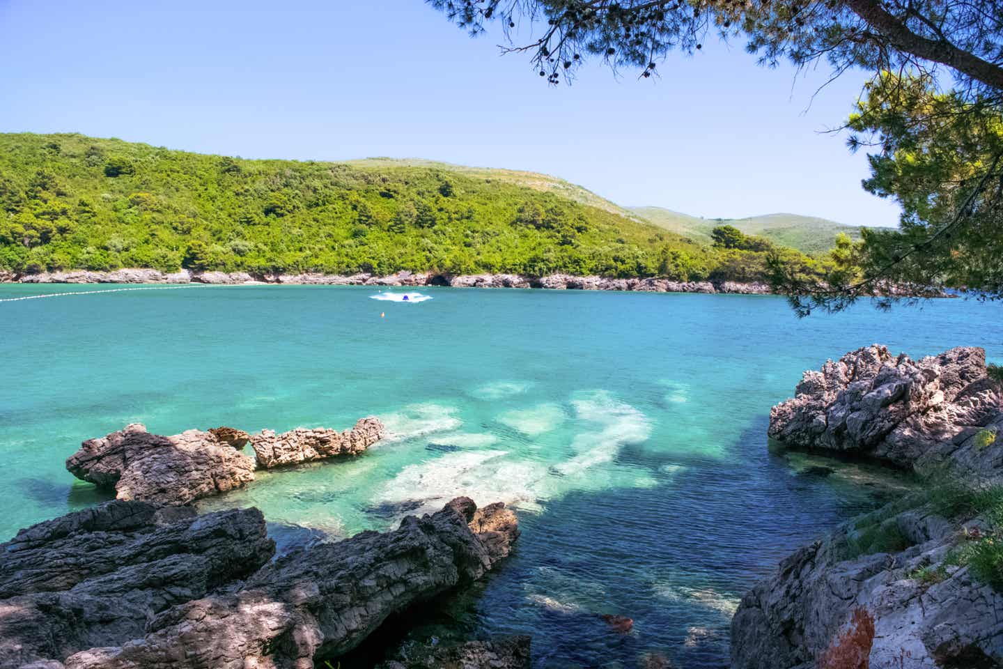 Strand in Montenegro: Tivat Bucht am Plavi Horizonti Strand