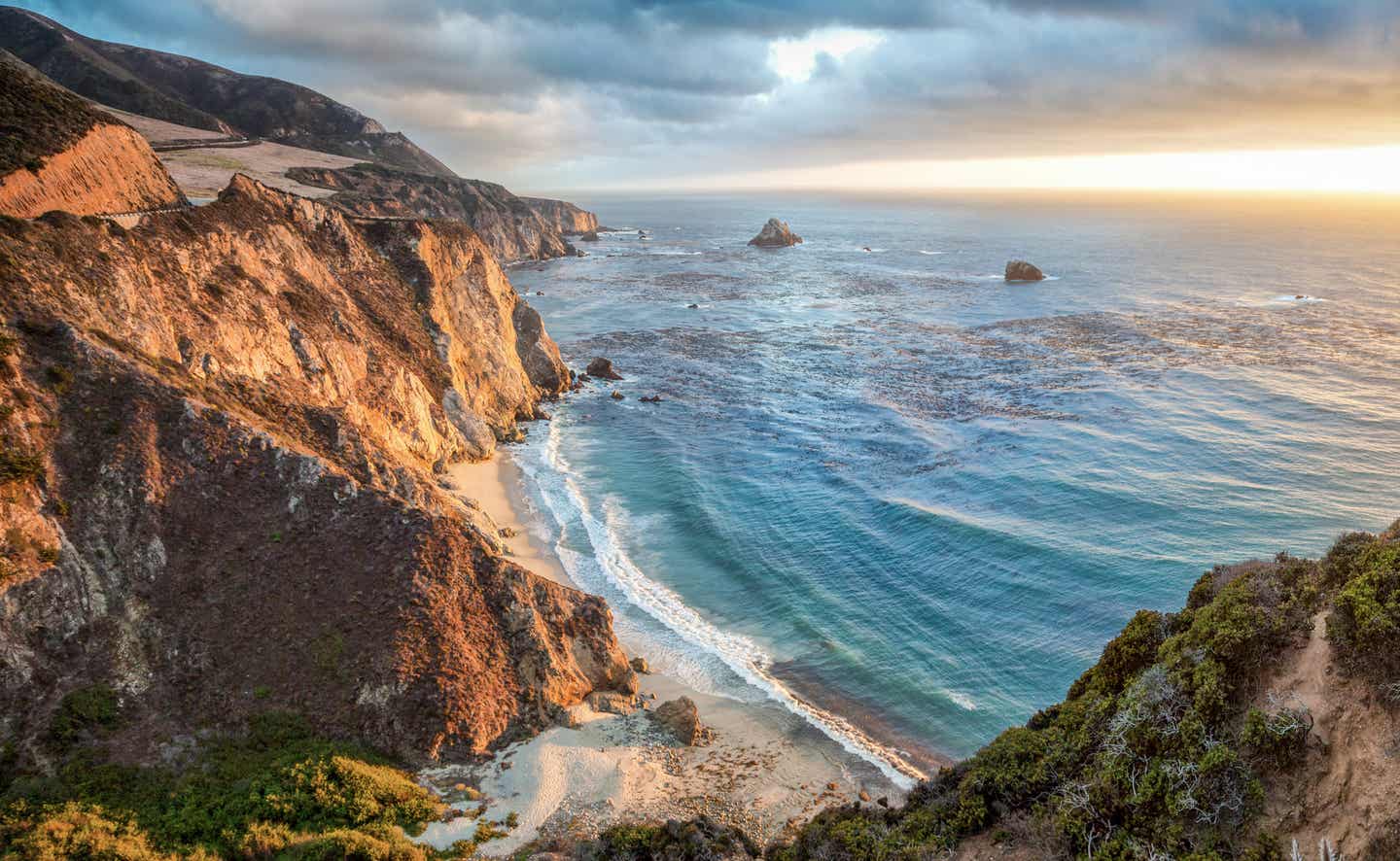 San Franciscos Sehenswürdigkeiten mit DERTOUR erleben. Der Küsten-Highway No. 1 bei Big Sur