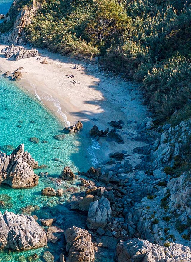 Schönste Strände Italien Türkisblaues Wasser an Kalabriens Tropea Strand