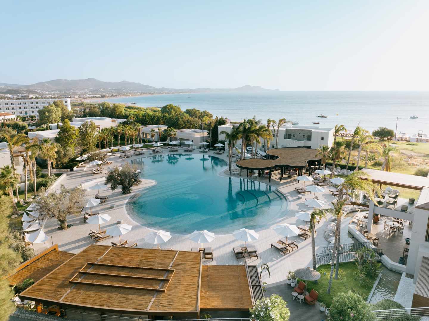 Blick auf den Outdoor-Pool im Sentido Port Royal Villas & Spa