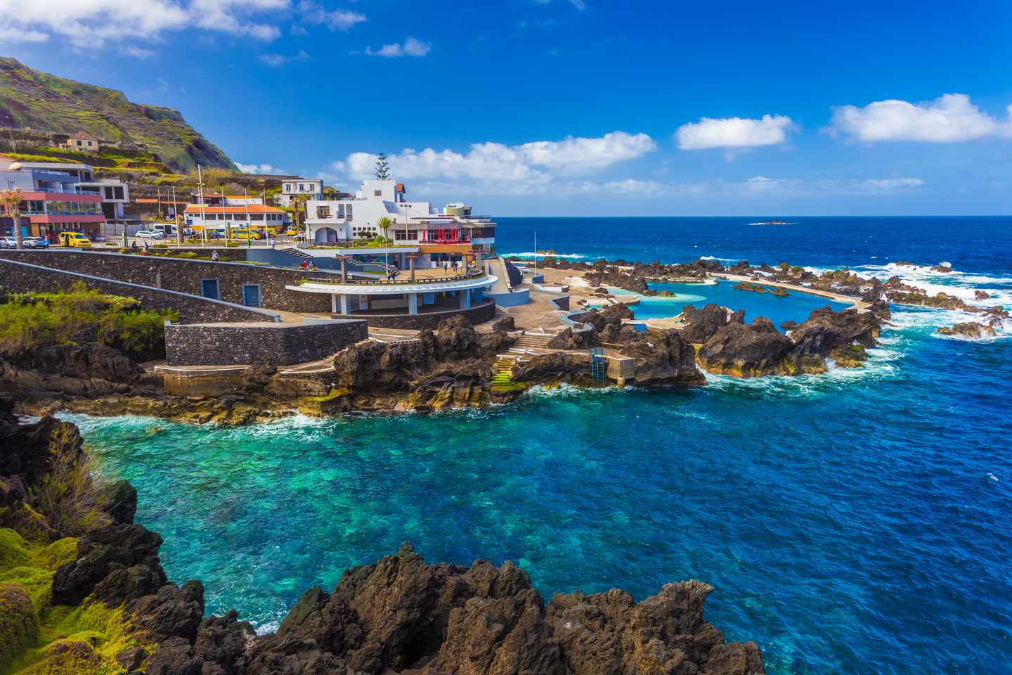 Naturschwimmbecken unter Madeiras schönsten Stränden: Porto Moniz