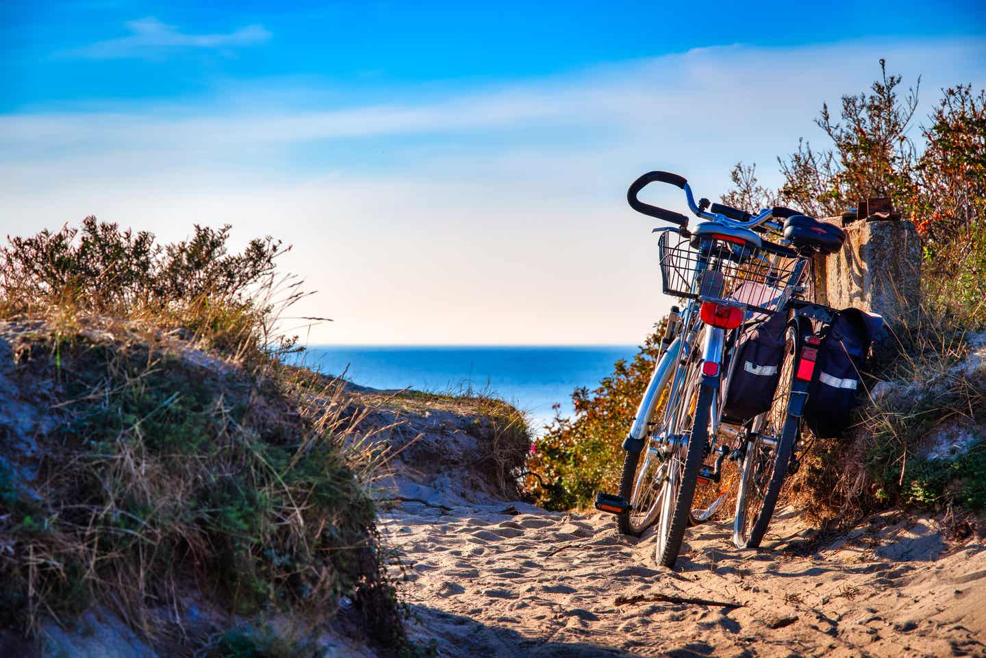 Fahrradtour am Strand auf Rügen