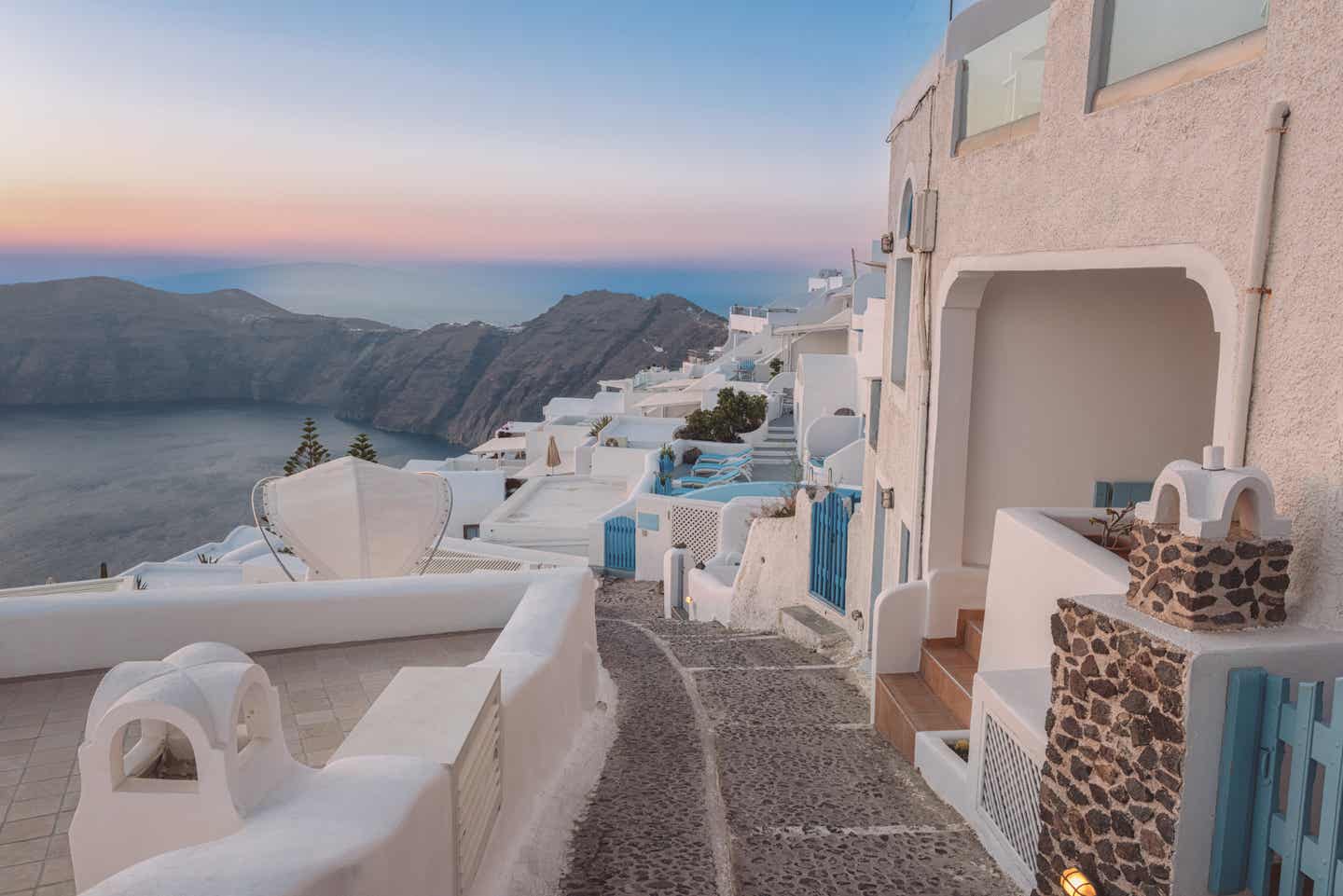 Das Dorf Imerovigli auf Santorini