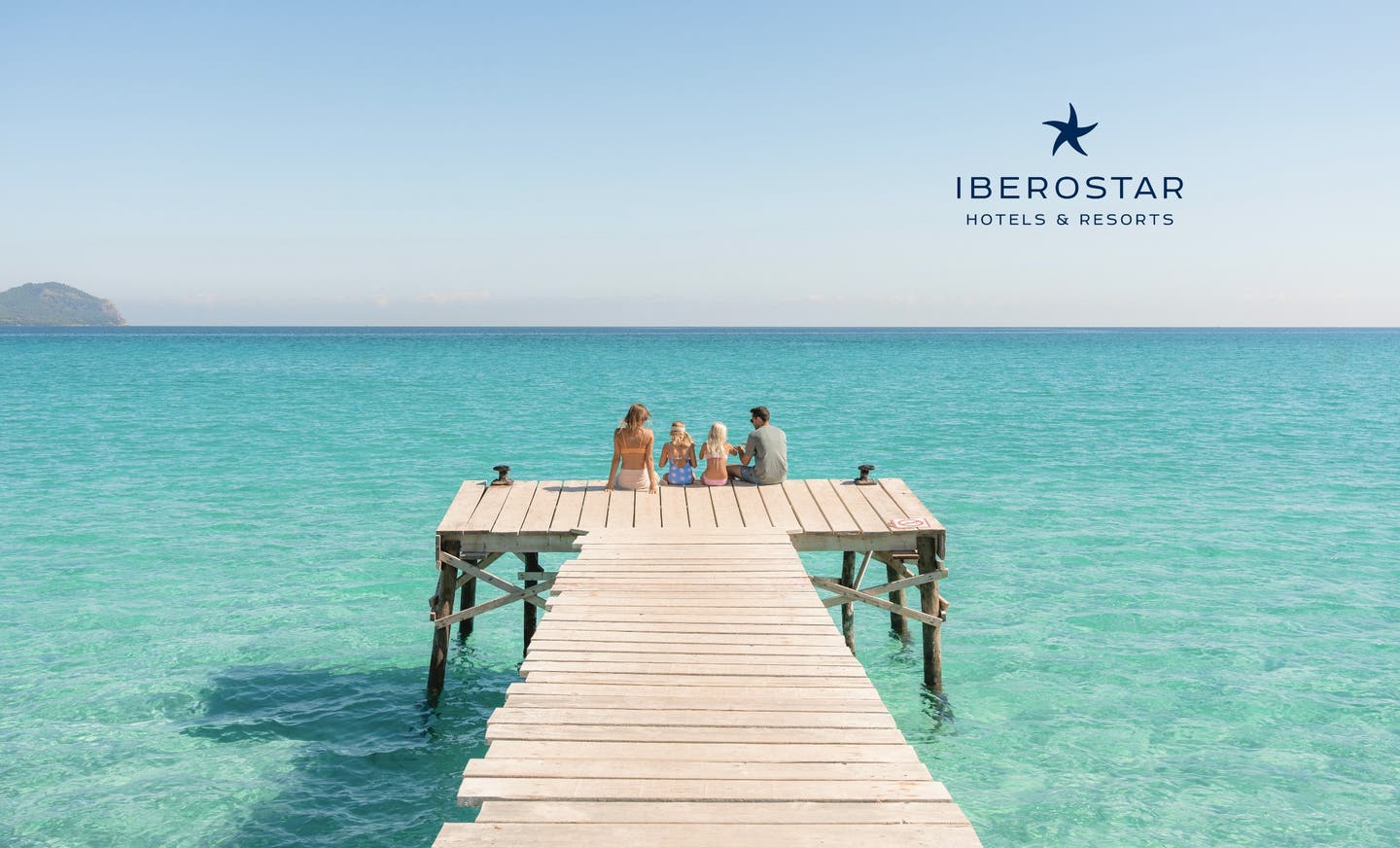 Iberostar Hotels - Familie auf Steg am Meer