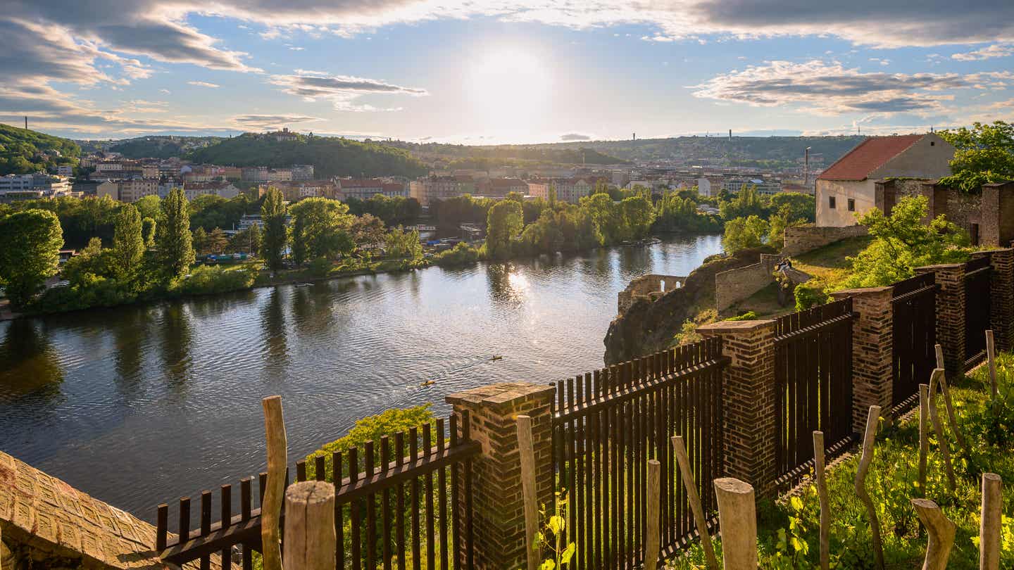 Prag Sehenswürdigkeiten: Ausblick vom Vyšehrad über die Moldau