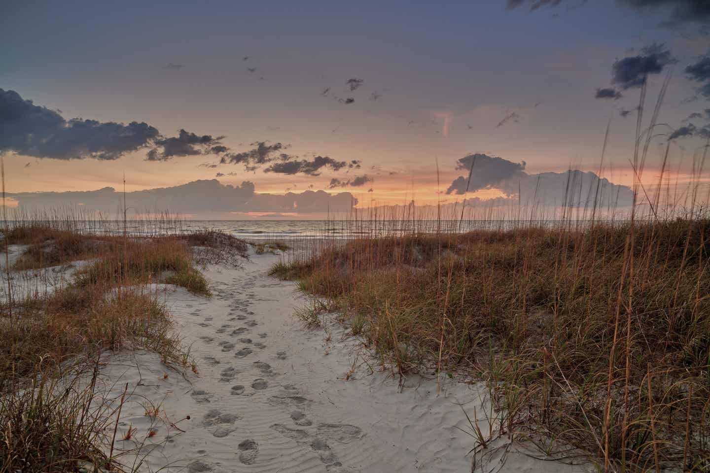 South Carolina Urlaub mit DERTOUR. Sonnenuntergang am Strand des Hunting Island State Parks