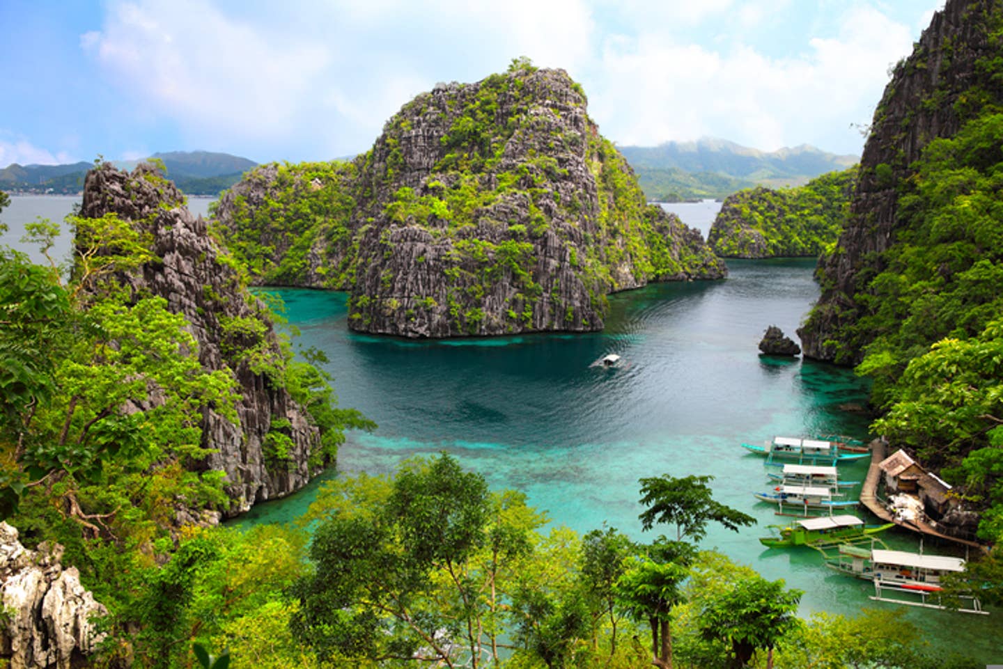 Rundreisen Philippinen: tropische Landschaft in der philippinischen Provinz Palawan Rundreisen Philippinen: tropische Landschaft in der philippinischen Provinz Palawan