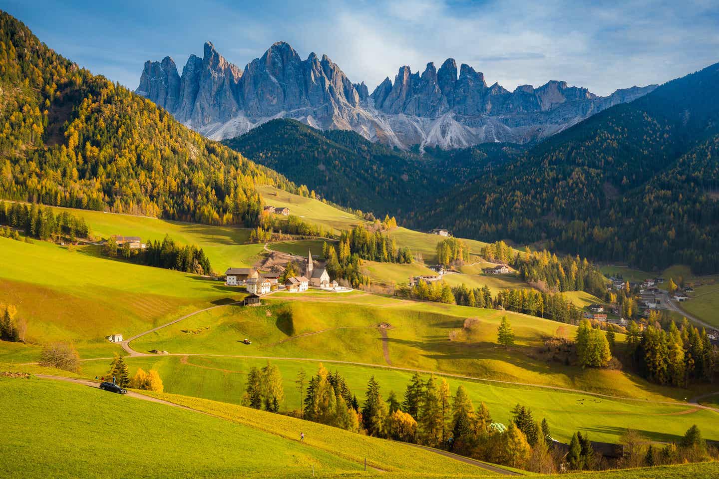 Val di Funes in den Dolomiten bei Sonnenuntergang