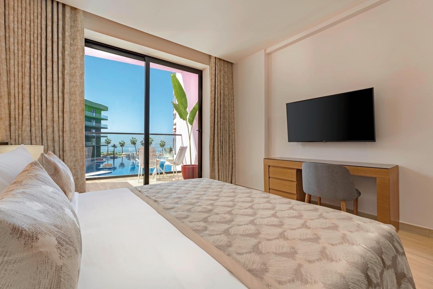 Wohnbeispiel Premium Pool and Sea View with Balcony
