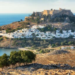 griechenland-blick-auf-lindos-g-545639552.jpg