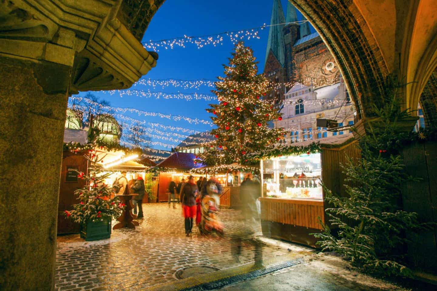 Der Lübecker Weihnachtsmarkt bezaubert mit winterlichem Flair