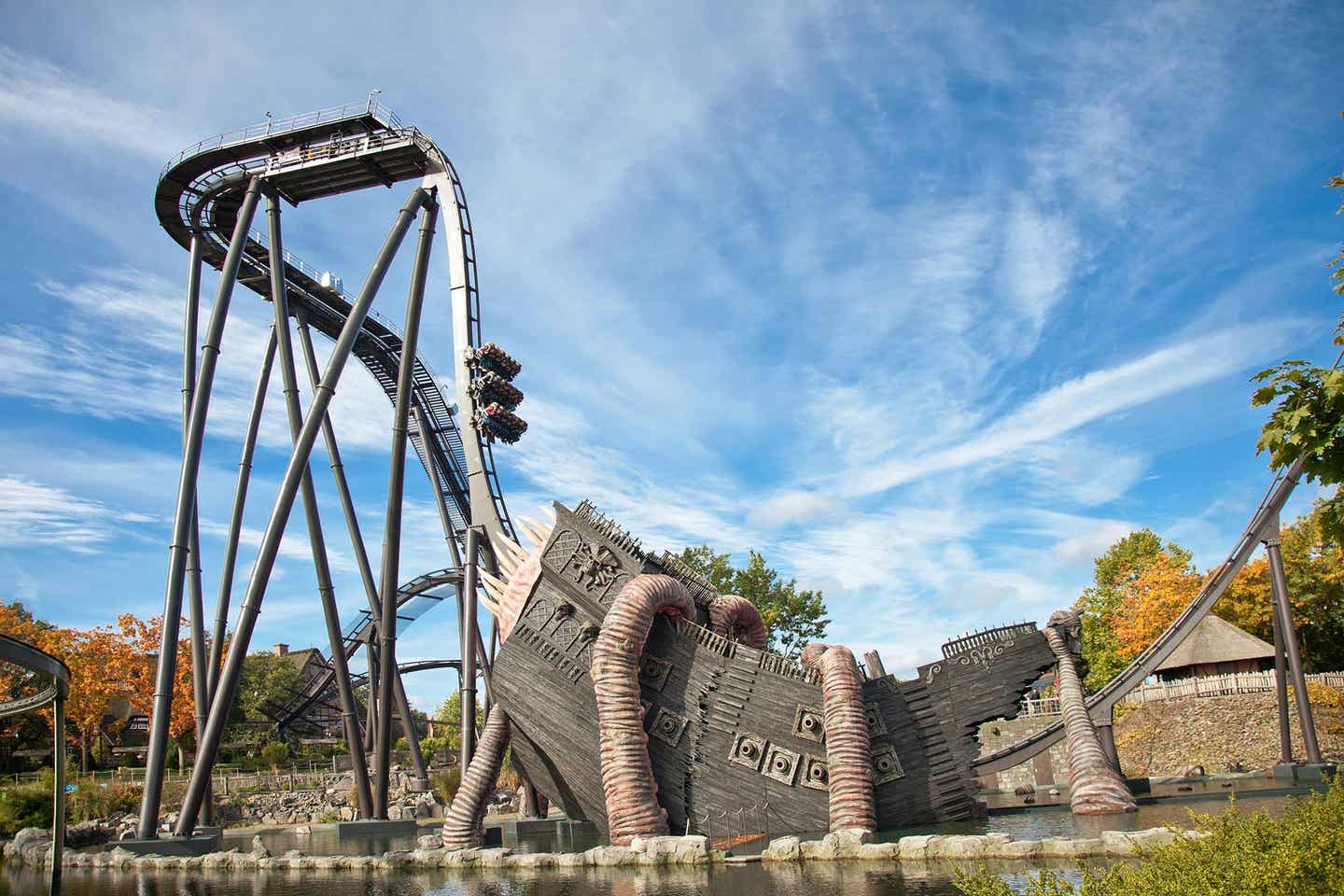 Steile Abfahrt auf der Heide Park Resort Achterbahn Krake