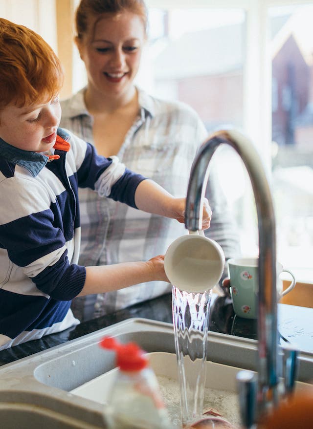 Frühjahrsputz – die besten Hausmittel Familie Hausputz Zuhause
