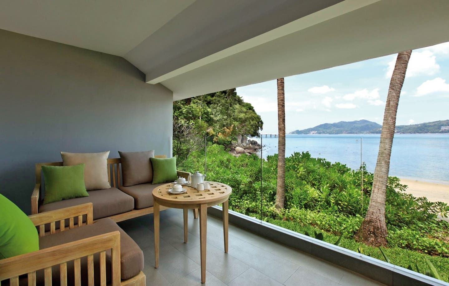 Deluxe Ocean Front Balcony