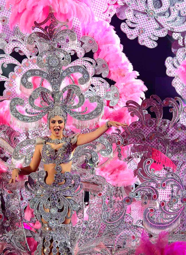 Top-Reiseziele zu Karneval Karneval weltweit - Festköniging bei der Gala auf Teneriffa