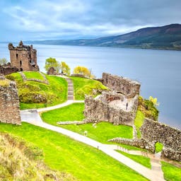 großbritannien-schottland-urquhart-castle-klein-g-873898520.jpg