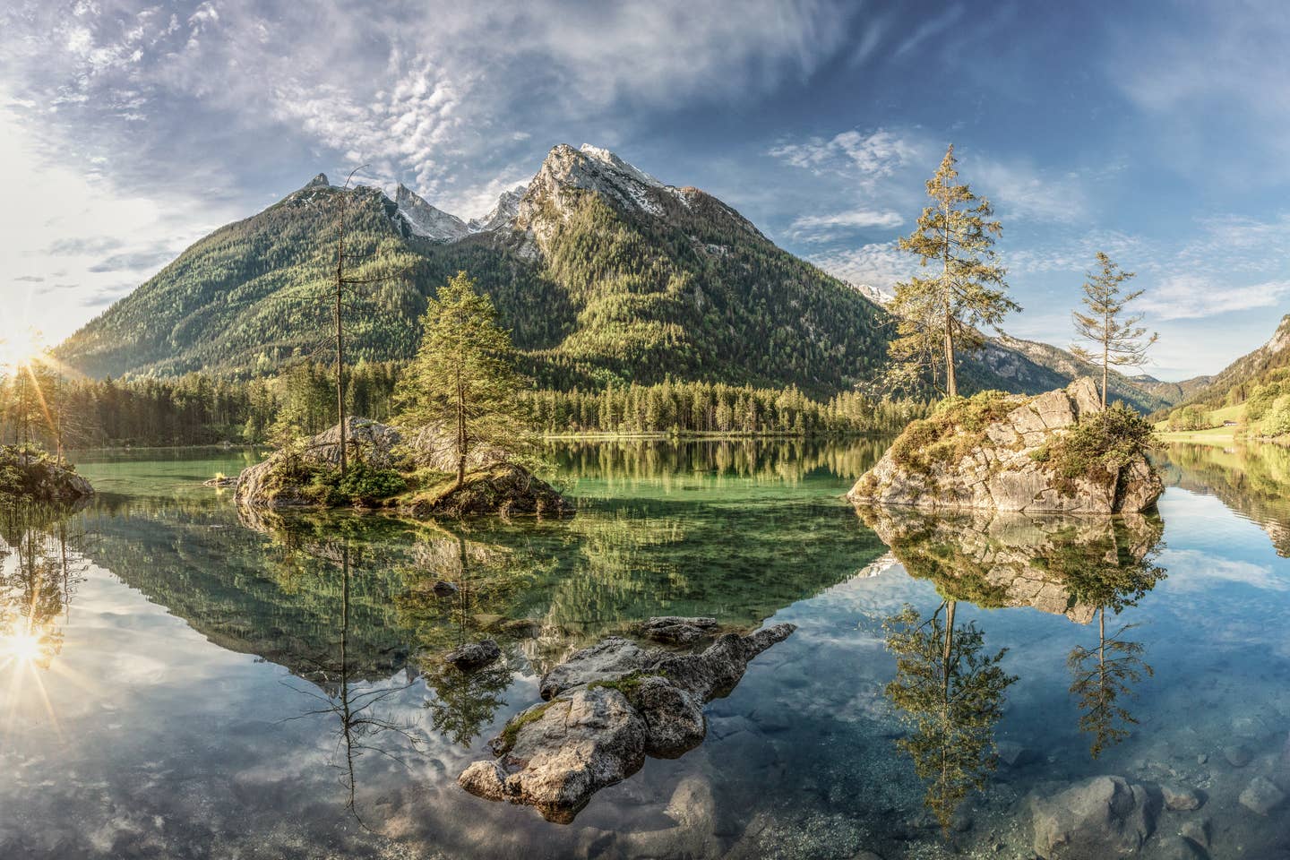 Berchtesgaden Urlaub mit DERTOUR. Blick über den Hintersee im Nationalpark Berchtesgardener Land