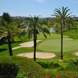 spanien-marbella-golfplatz-jahn-g-475058039.jpg