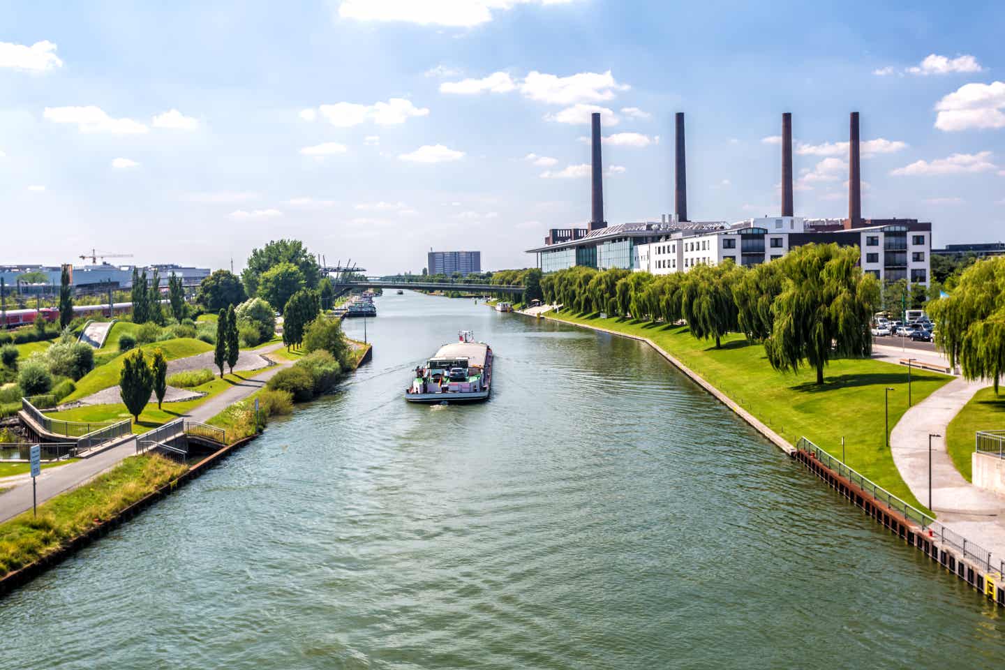Panorama der Autostadt Wolfsburg in Niedersachsen 
