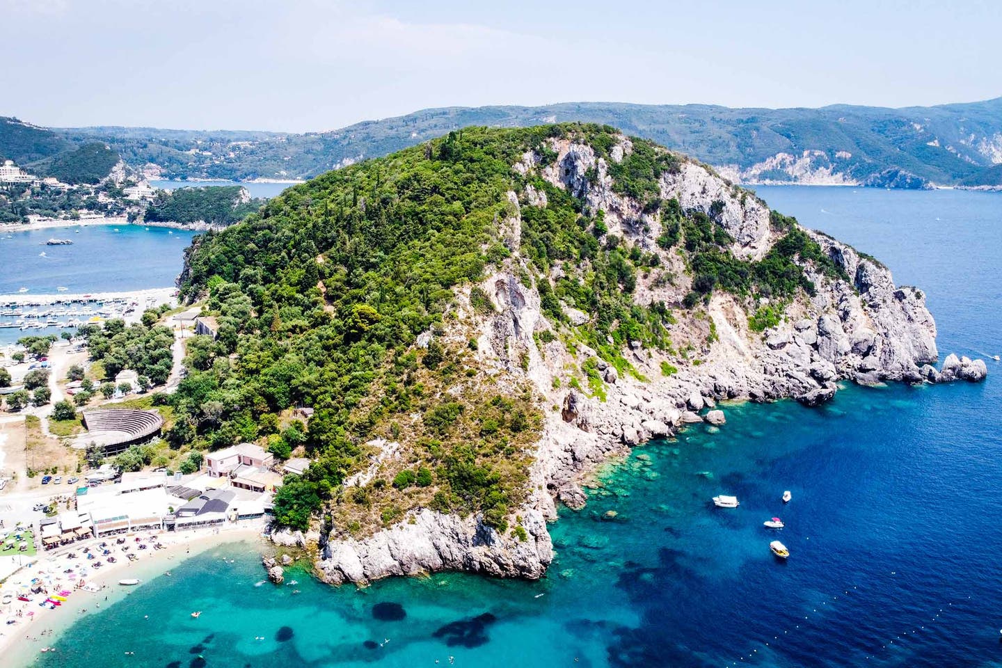 Strand von Kassiopi auf Korfu